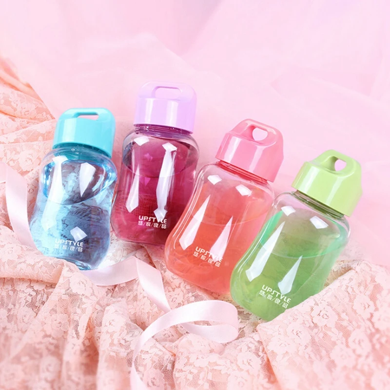 Мультяшные портативные бутылки для воды мини ученики Женская милая бутылка для воды пластиковая чашка с ручкой из веревки туристические бутылки лимонный сок чайник
