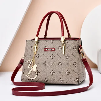 

Classic Pattern Metal Decoration Hand Bags for Women 2020 New Shoulder Messenger Bag Ladies Working Travel Commute Tote Bags gg