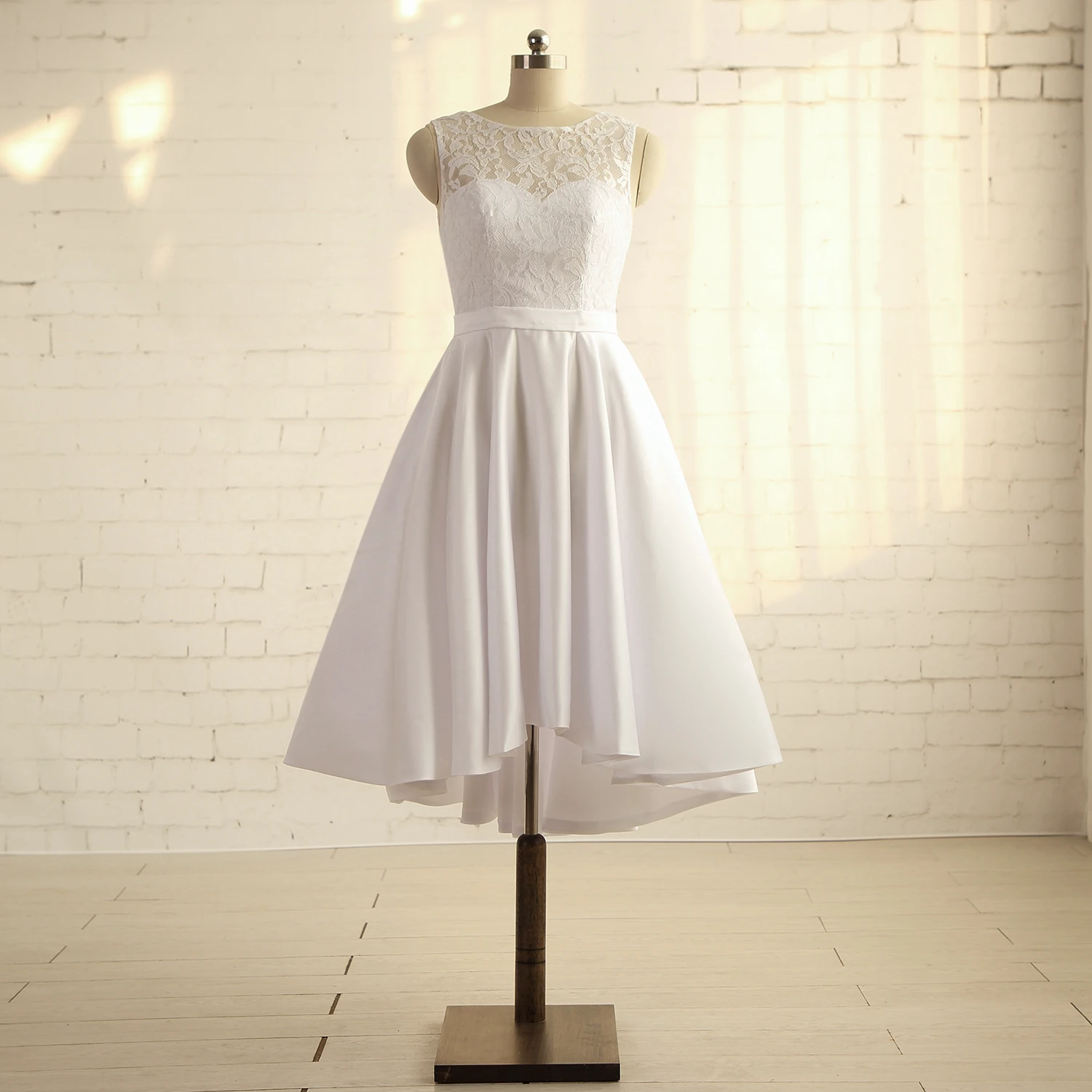 Ivory Lace Satin Sleeveless A-Line Knee-Length Mother Of The Bride Dresses Made