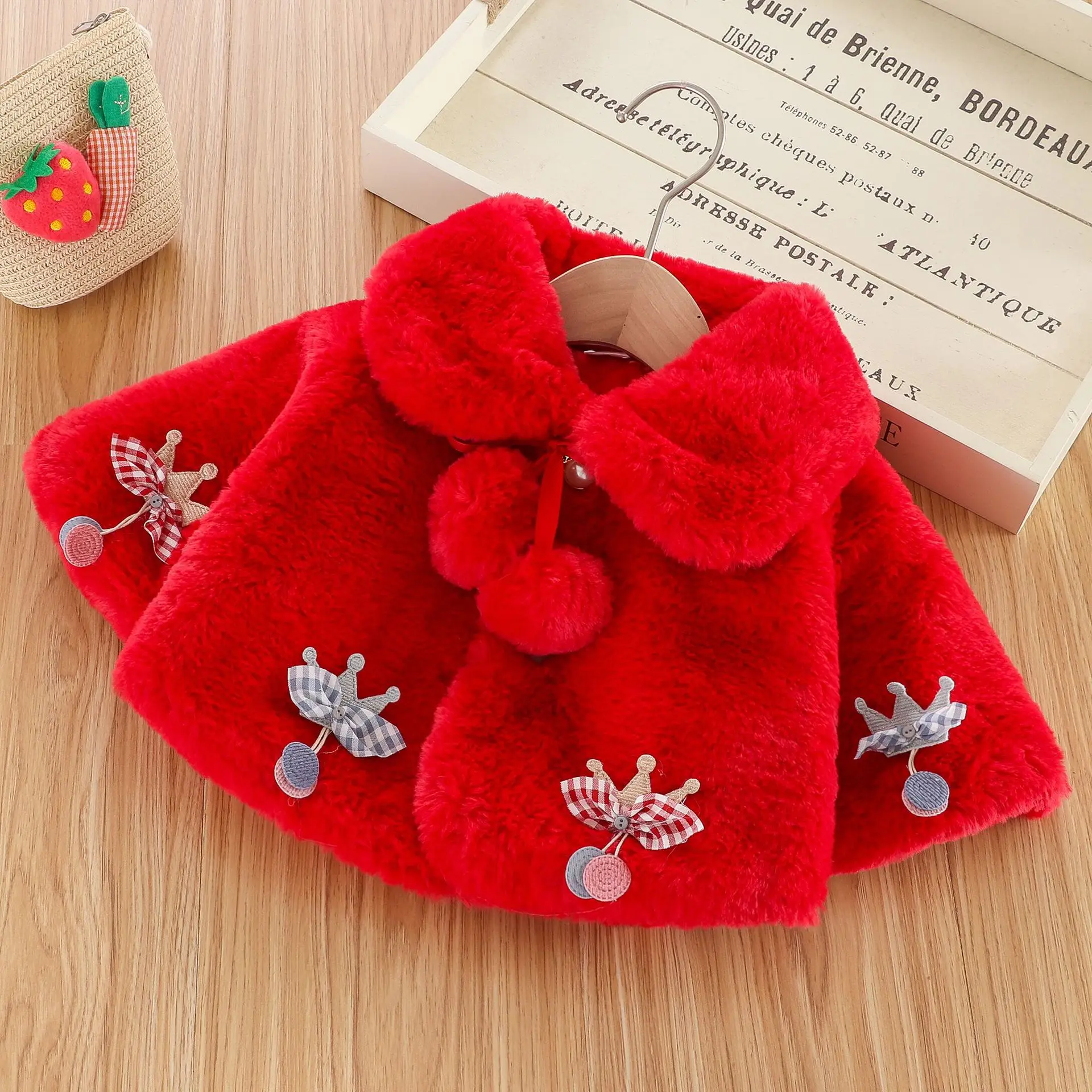2020 Autumn Winter Baby Girls Faux Fur Fleece Plaid Bow Crown Cardigans Outerwear Princess Party Infant Kids Cloak Cape Coats |