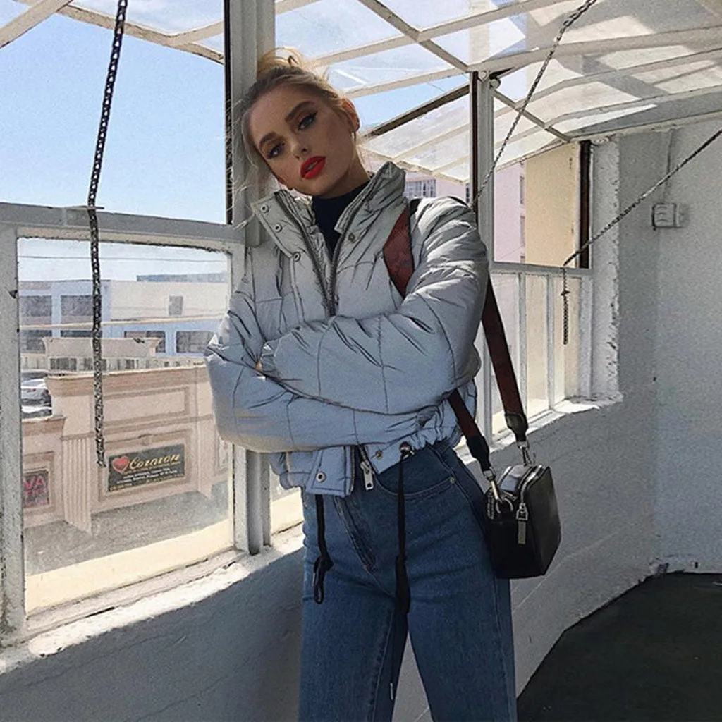 Модные светоотражающие куртки зимние теплые женские спортивные короткие пальто