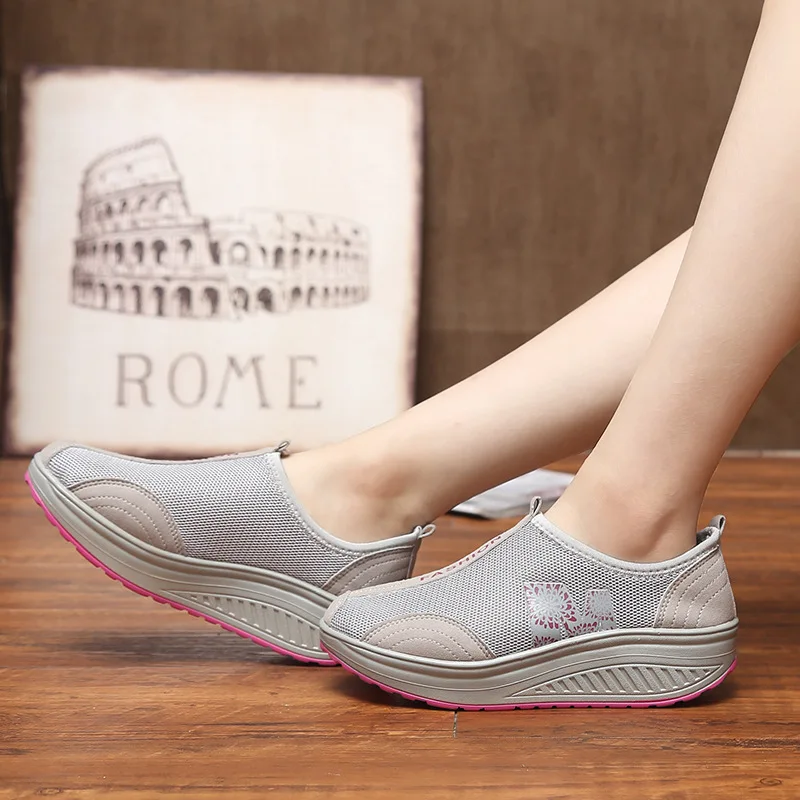 

Shoe Women's 2018 Spring And Summer New Style Walking Shoes Mom Shoes Breathable Mesh Athletic Shoes Casual Thick Bottomed Rocki