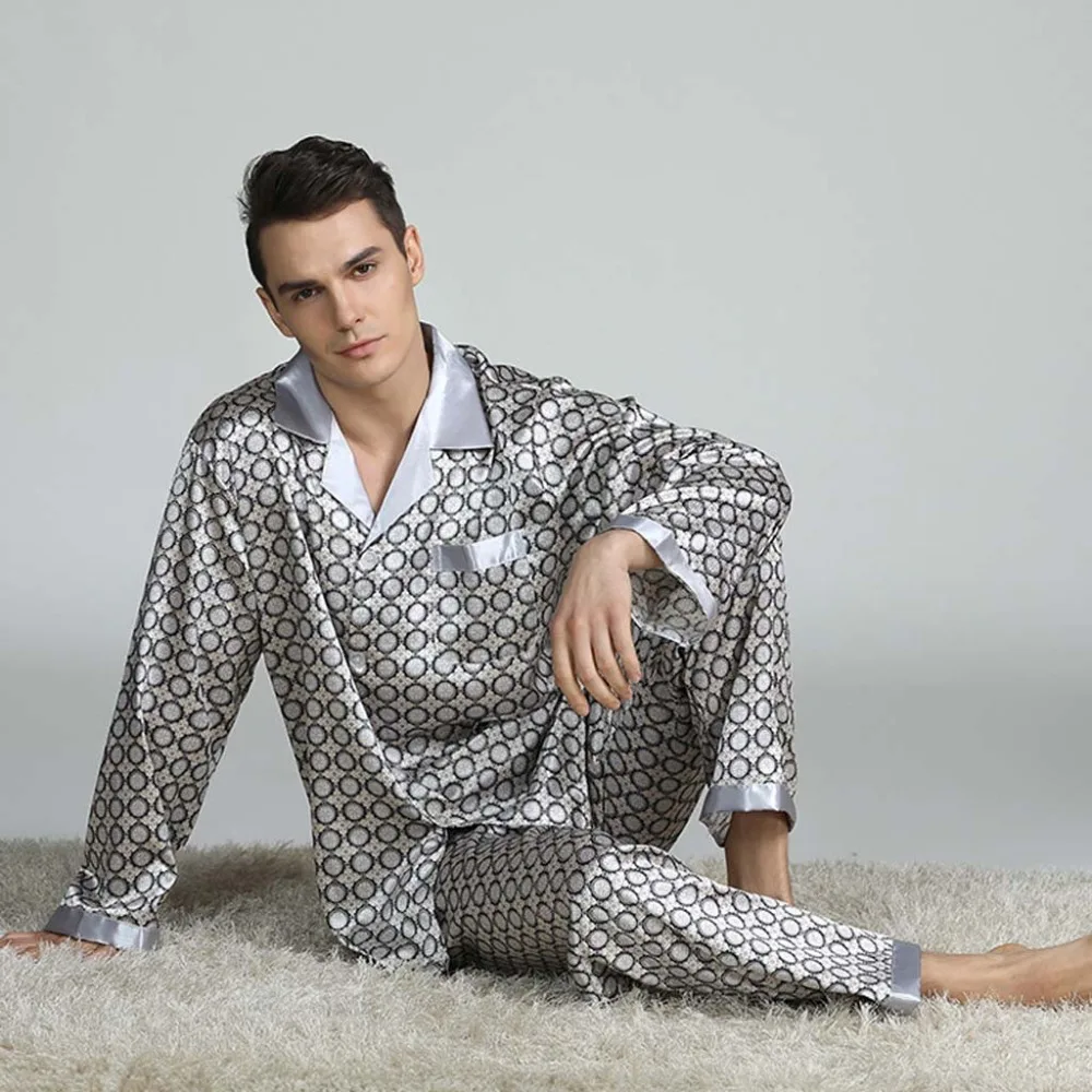 На весну и зиму Для мужчин s пятностойкий шёлк пижамный комплект Пижама Для мужчин пижамы современные Стиль шелковая ночная рубашка; мужская домашняя обувь Атлас мягкий Уютный спальный