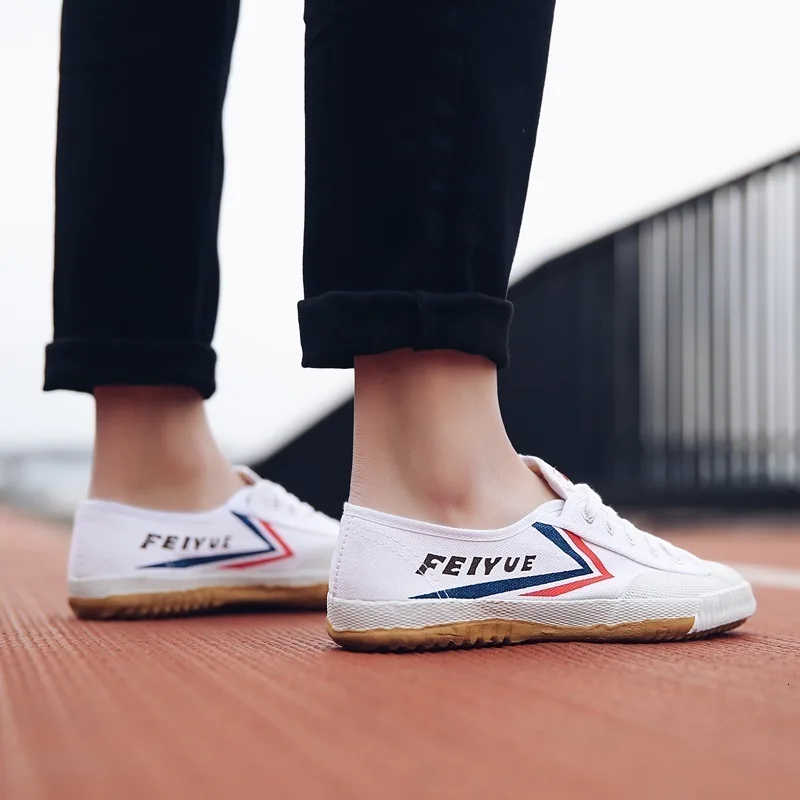 Обувь Feiyue черного и белого цвета; обувь для боевых искусств; обувь для кунг-фу; парусиновая обувь на плоской подошве для мужчин и женщин; дышащие кроссовки для тхэквондо; tenis masculino