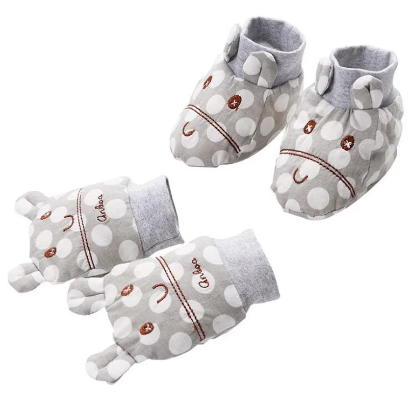 Новые осенние и зимние хлопковые носки для ног 0-6 месяцев+ перчатки для новорожденных, противоскользящие перчатки, носки для ног