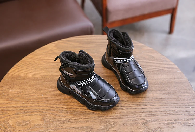 Зимние сапоги для девочек; Новинка года; модная зимняя детская обувь в Корейском стиле; Детские теплые плюшевые фетровые ботинки из искусственной кожи; обувь для мальчиков; обувь для девочек