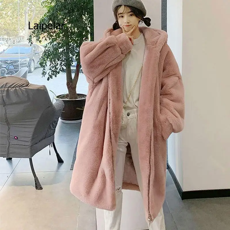 Рисунок 2 - Женская парка с капюшоном