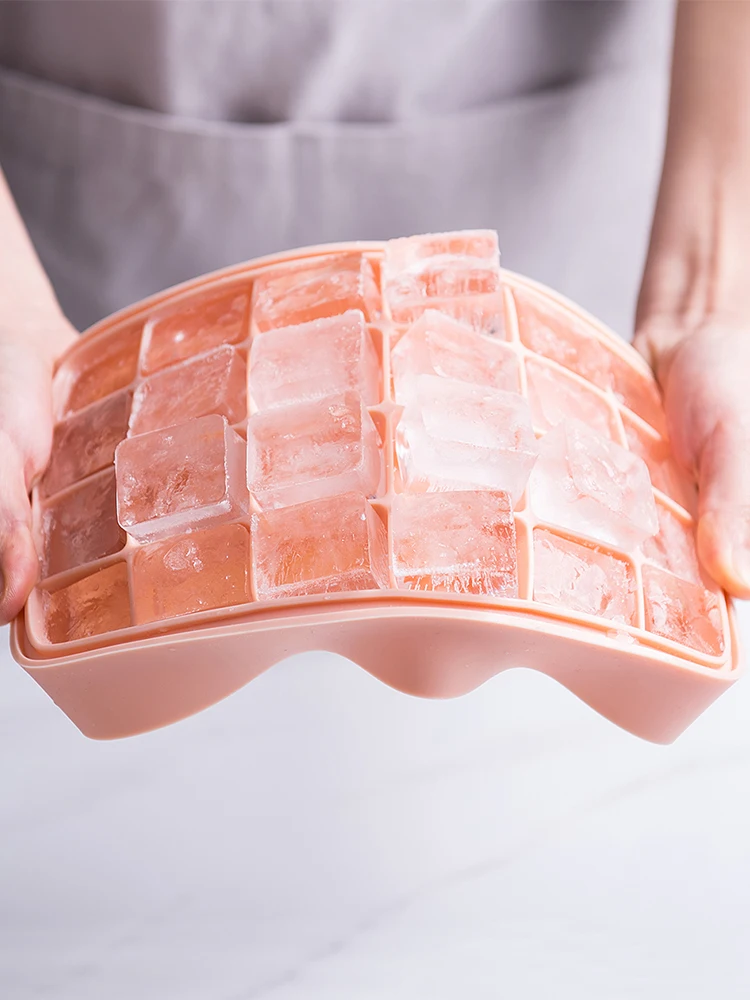 

Creative Silicone Ice Cubes with Lid Ice Making Tools Mould Large Refrigerator Plastic Square Boxes for Household Use