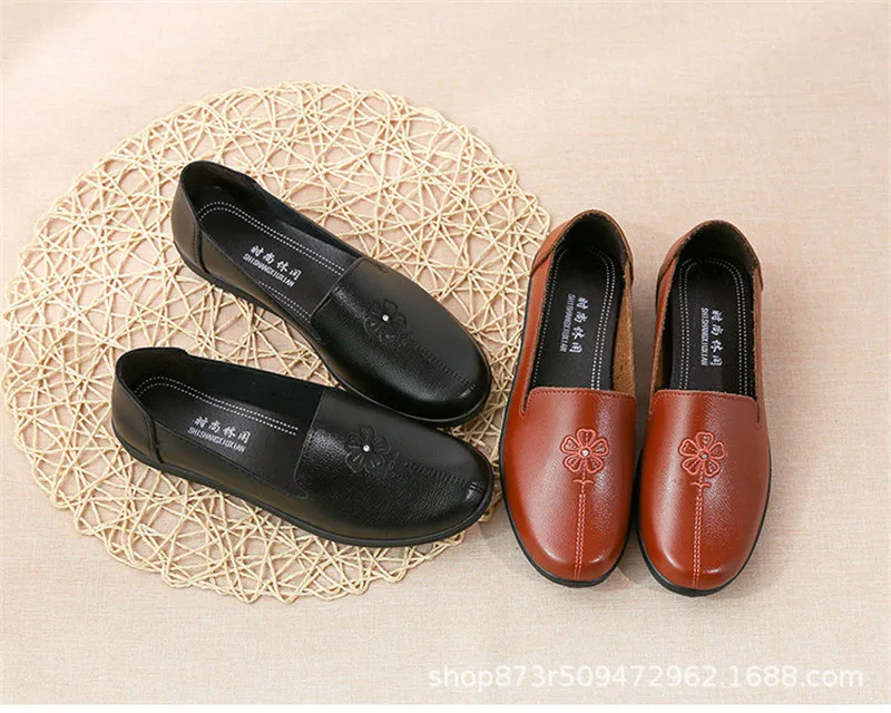 YAERNINew autumn pu leather women moccasins flat shoes embroidered moms flat shoes ballerina shoes casual shallow boat soft shoe