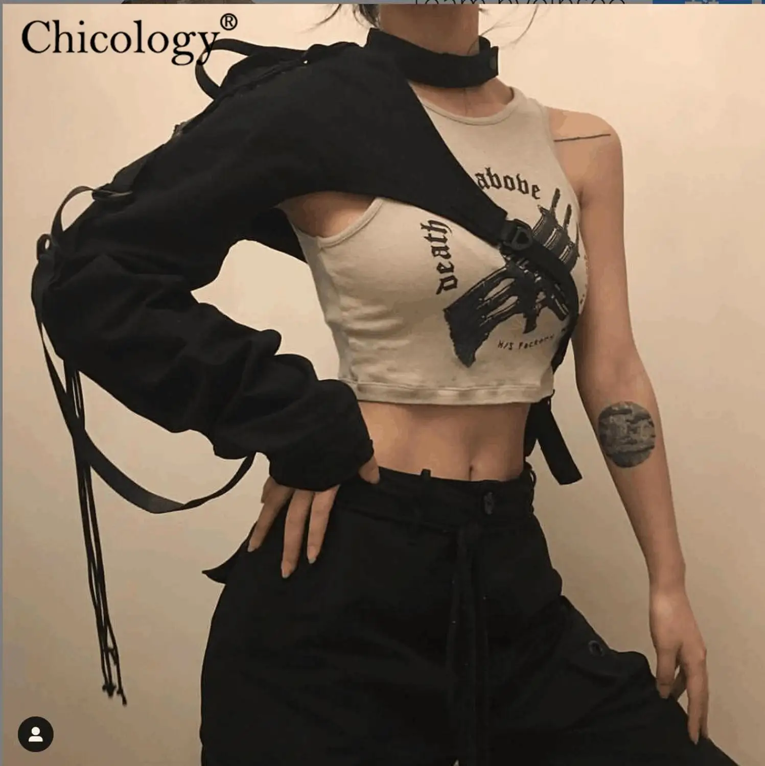 Женская футболка на одно плечо Chicology с пряжкой в стиле панк готика Осень-зима 2019 |
