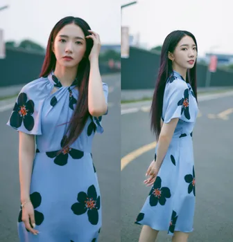 

2020 New Cross Neck Hollow Out Blue Big Flower Print Waist Slim Dress 100% Viscose Short Sleeve Midi Dresses