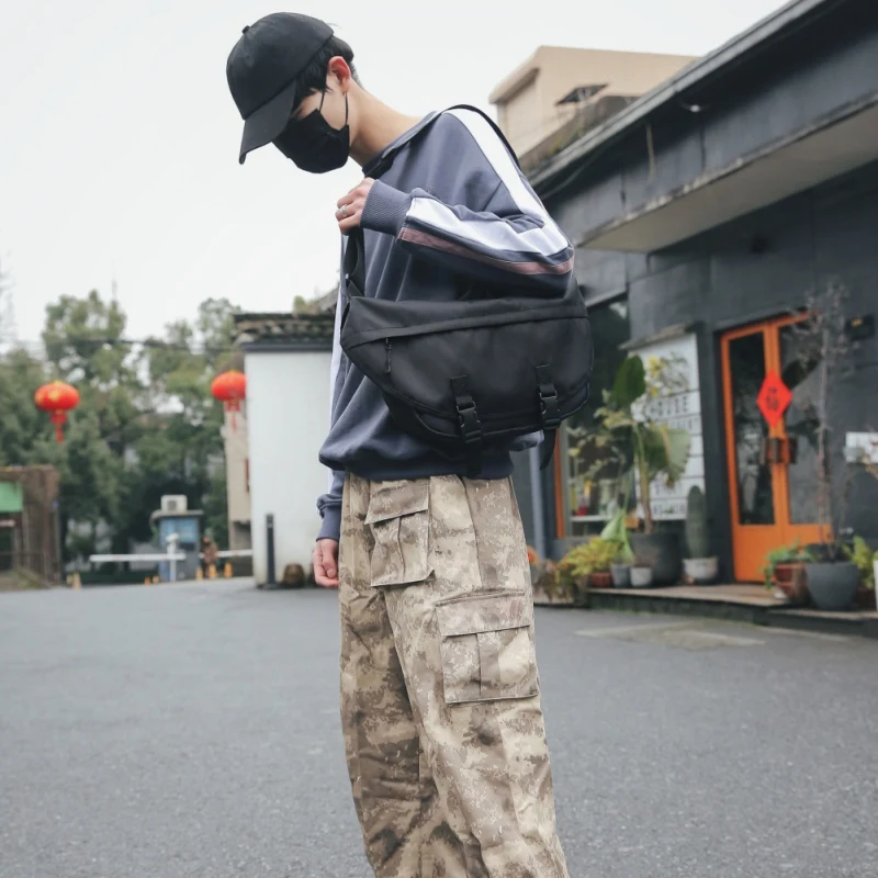 

Crossbody Chest Bag Male Hip Hop Street Style Messenger Bags Waist Bag Large Capacity Casual Shoulder Bag QW85