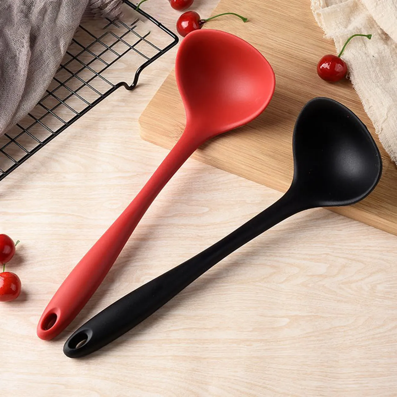 Silicone Ladle Soup Spoon With Long Handle Non-Stick Round Spoons For Soup Cooking Mixing Stirrer Kitchen Dining Tool Tableware