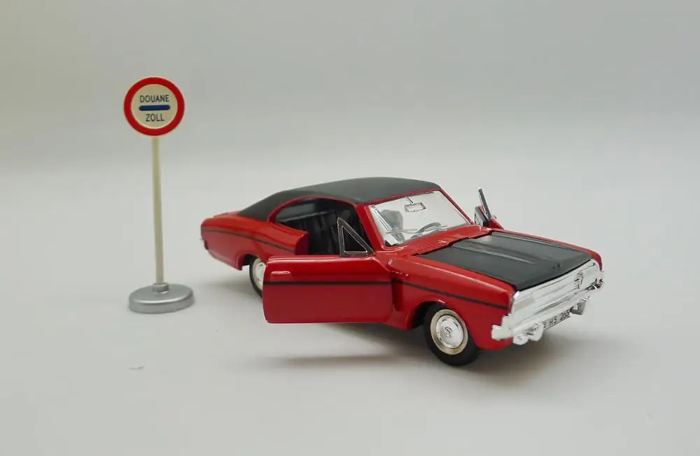 Модель автомобиля модель атлас Динки игрушки 1420 OPEL Commodore Coupé 1:43 Diecast|Наземный