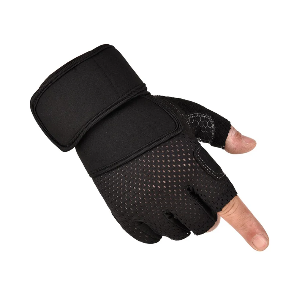 перчатки спортивные. спортивные перчатки крупная добыча. силовая перчатка. неопреновые перчатки для турника. перчатки для спортзала.