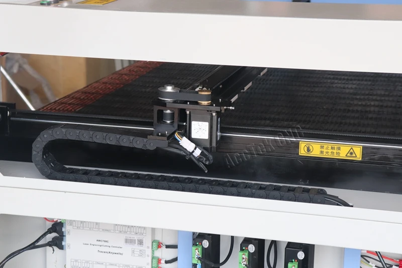AccTek Лидер продаж автоматическая функция кормления большой размер CO2 ткань лазерной резки AKJ1610