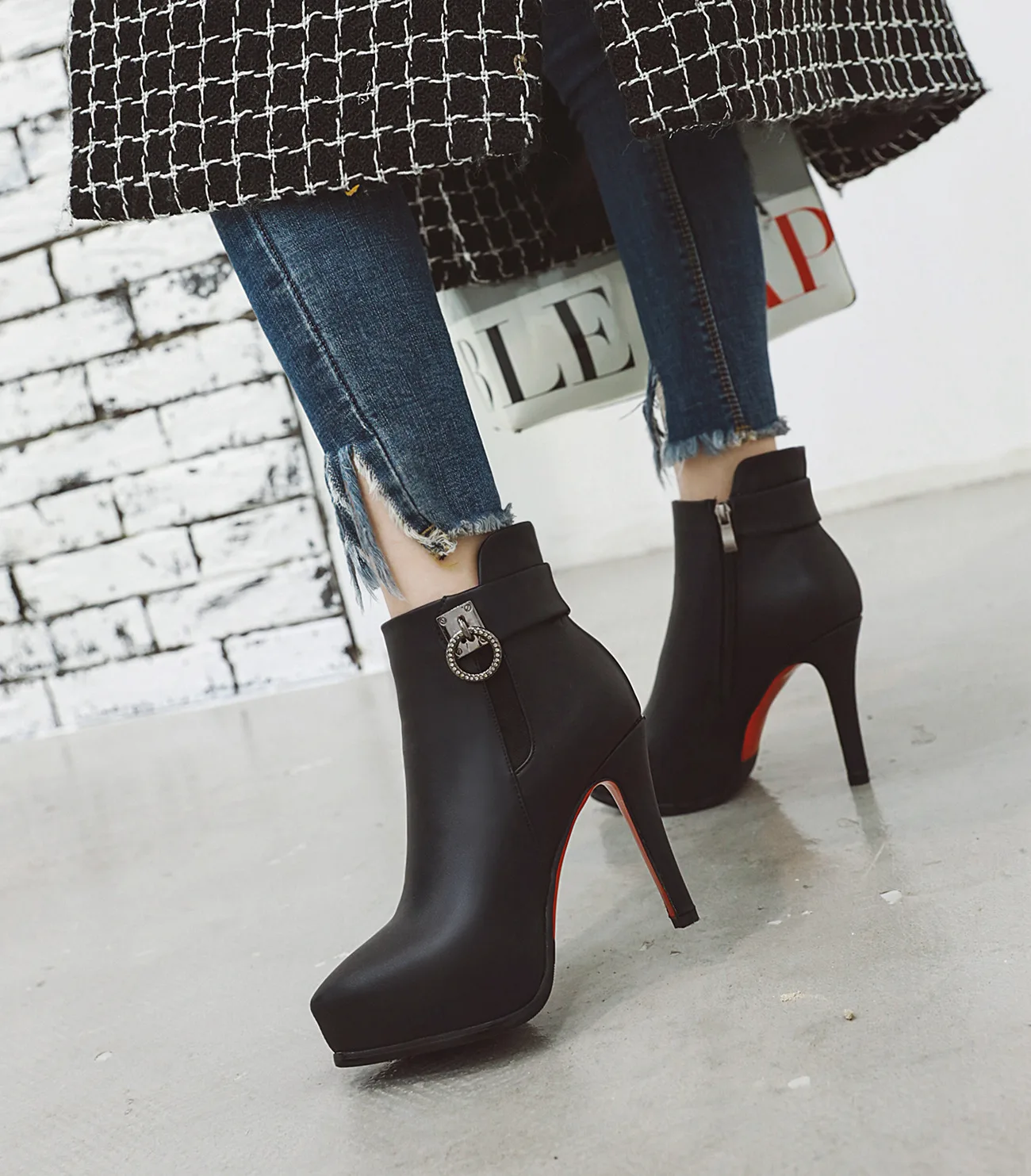 

Large Size34-43 Sexy Ankle Boots For Women Fashion High Heels Boot Women Lace Up Pointed Red White PU Leather Winter Shoe Woman