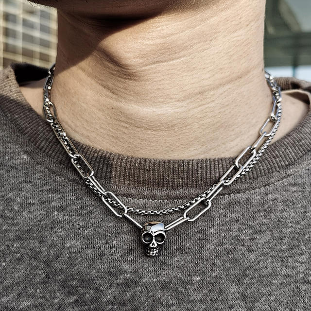 DOUBLE LAYERED SKULL NECKLACE