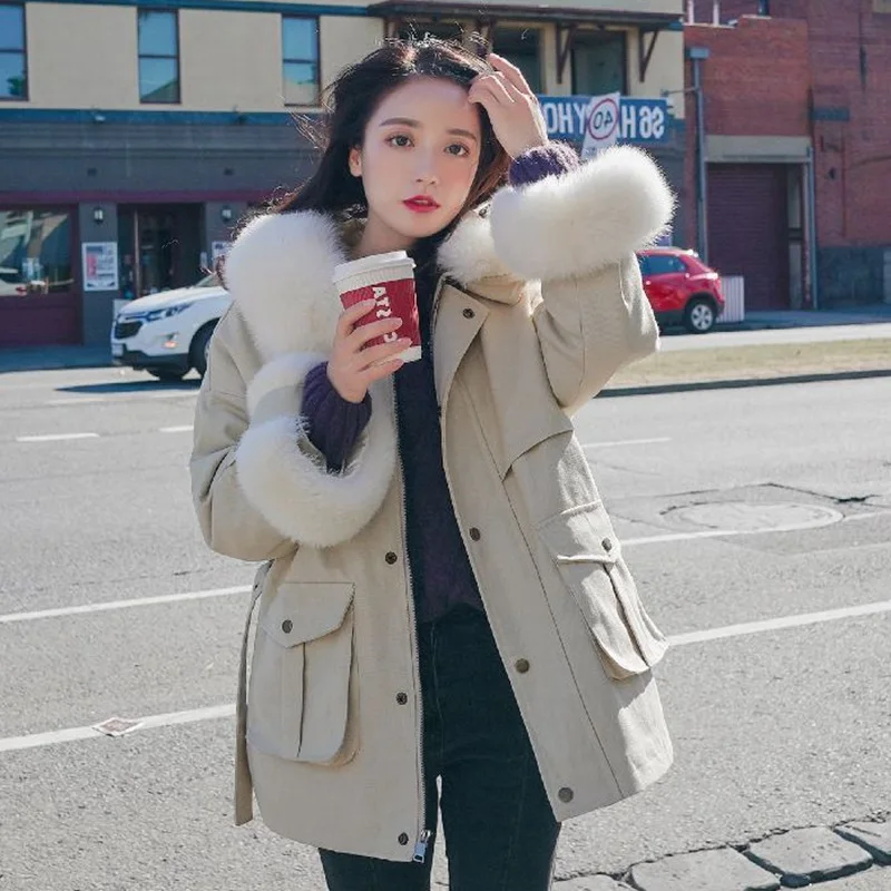 

Photo Shoot in Off-white Mid-length Loose-Fit Faux Rabbit Fur Waist Hugging Lace-up Large Fur Collar Thick Best Friend Workwear