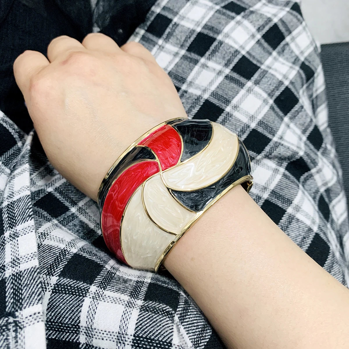 KAYMEN New Arrivals Big Statement Cuff Bracelet Fashion Enamel Bangle Gold Plated Cuff Bangle for Women Girls 4