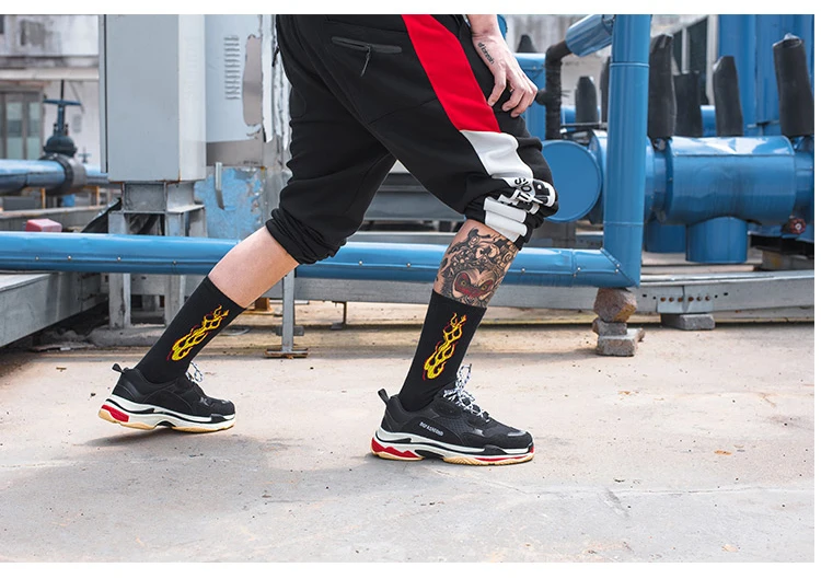 Новинка, модные мужские носки для скейтборда, хлопковые, с рисунком пламени, в стиле хип-хоп, в европейском и корейском стиле, Харадзюку, белые, черные носки, пара, высокое качество, Уличная обувь