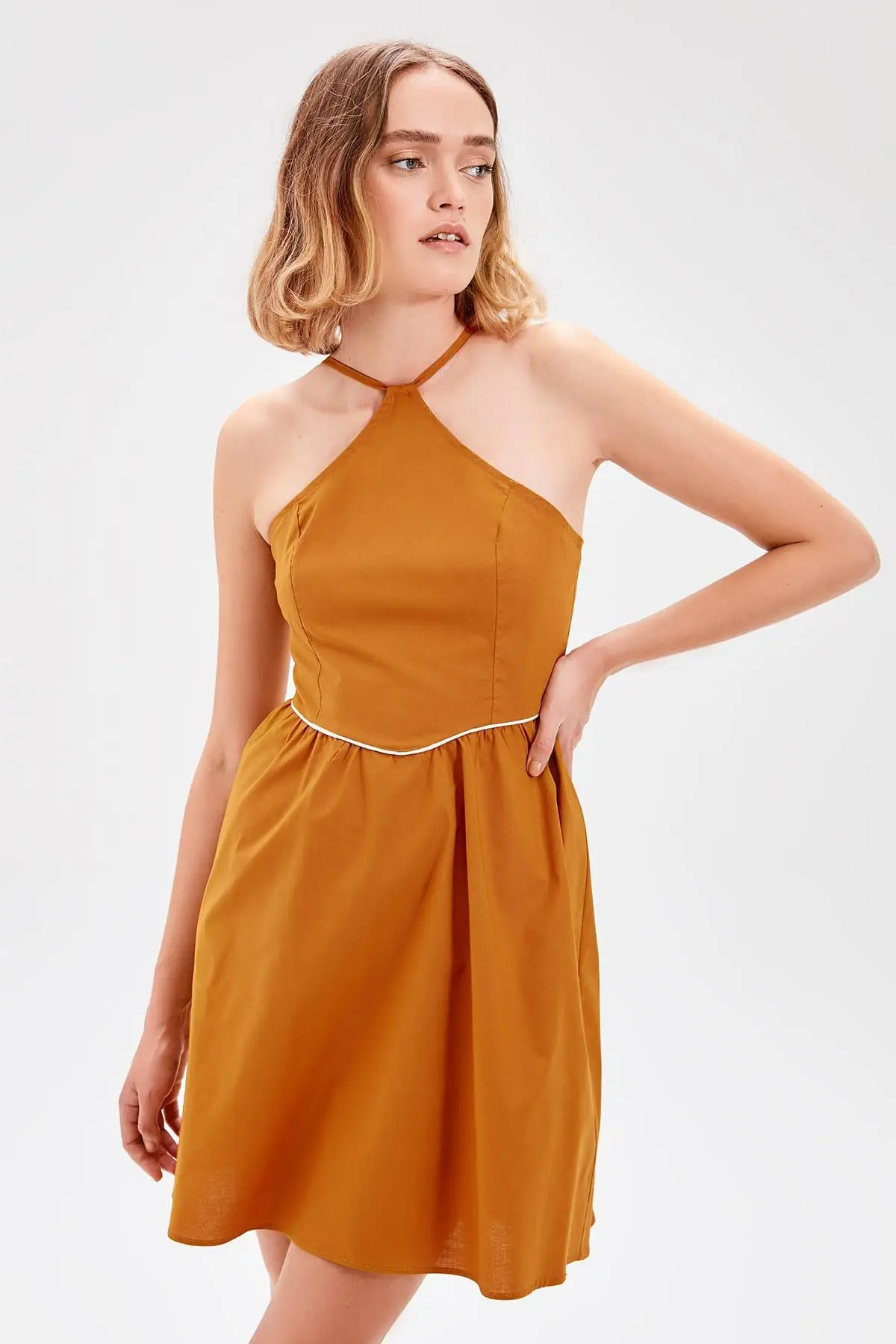 Платье с лямкой на шее Trendyol Camel TWOAW20EL0205|Платья| |