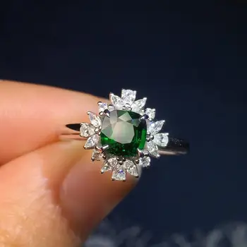 

B321 Tsavorite Ring Fine Jewelry 18K Gold Jewelry Natural 1.04ct Tsavorite Gemstones Tsavorites Female Wedding Rings