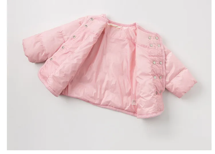 DBQ11893 dave bella/зимнее детское ультралегкое пуховое пальто Верхняя одежда с цветочным принтом и бантом для девочек Детская куртка на утином пуху 90