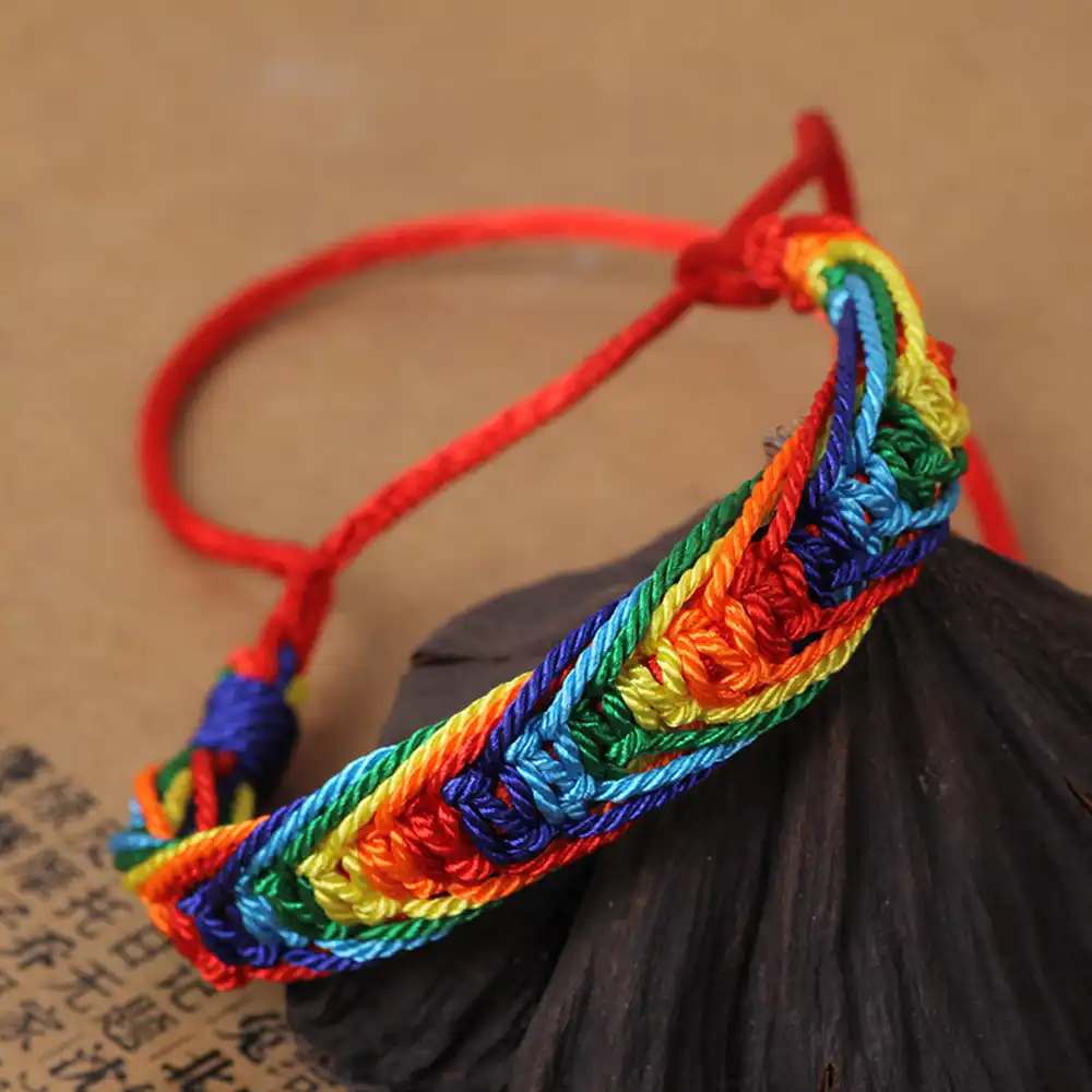 браслет из ниток. самодельные браслеты. браслеты дружбы. браслет lgbt. браслет из ниток для детей.