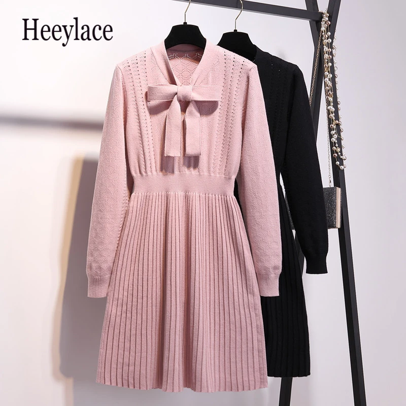 Женское трикотажное платье свитер размера плюс с воротником бабочкой розового