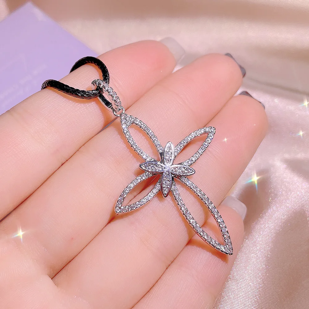 

2022 NEW Elegance Color Cross Pendant Necklaces for Women Men Trendy Classic Crystal Engagement Jewelry Gift Wholesale