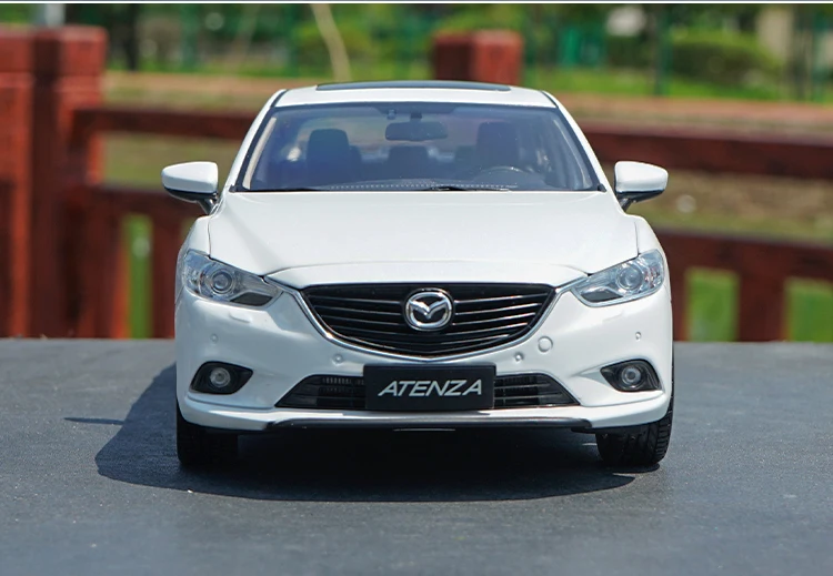 Авторизованный завод литья под давлением 1:18 литья под давлением Mazda 6 Atenza классические модели игрушечных автомобилей в подарок, коллекция - Цвет: White