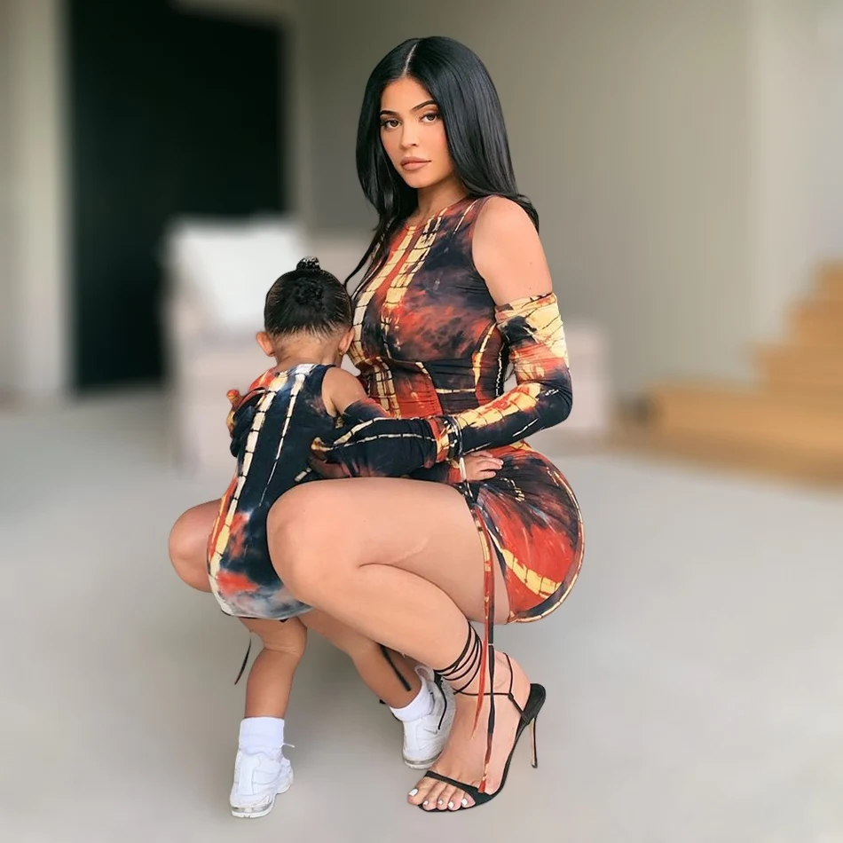 Короткое платье с рюшами Kyliejenner вечерние платья разных цветов перчатками