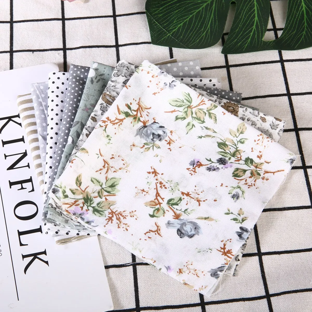 New 7pcs 25x25cm Cotton Fabric Assorted Squares Pre-Cut Quilt Quarters Bundle DIY Patchwork Cloth Material Handmade Doll Gray