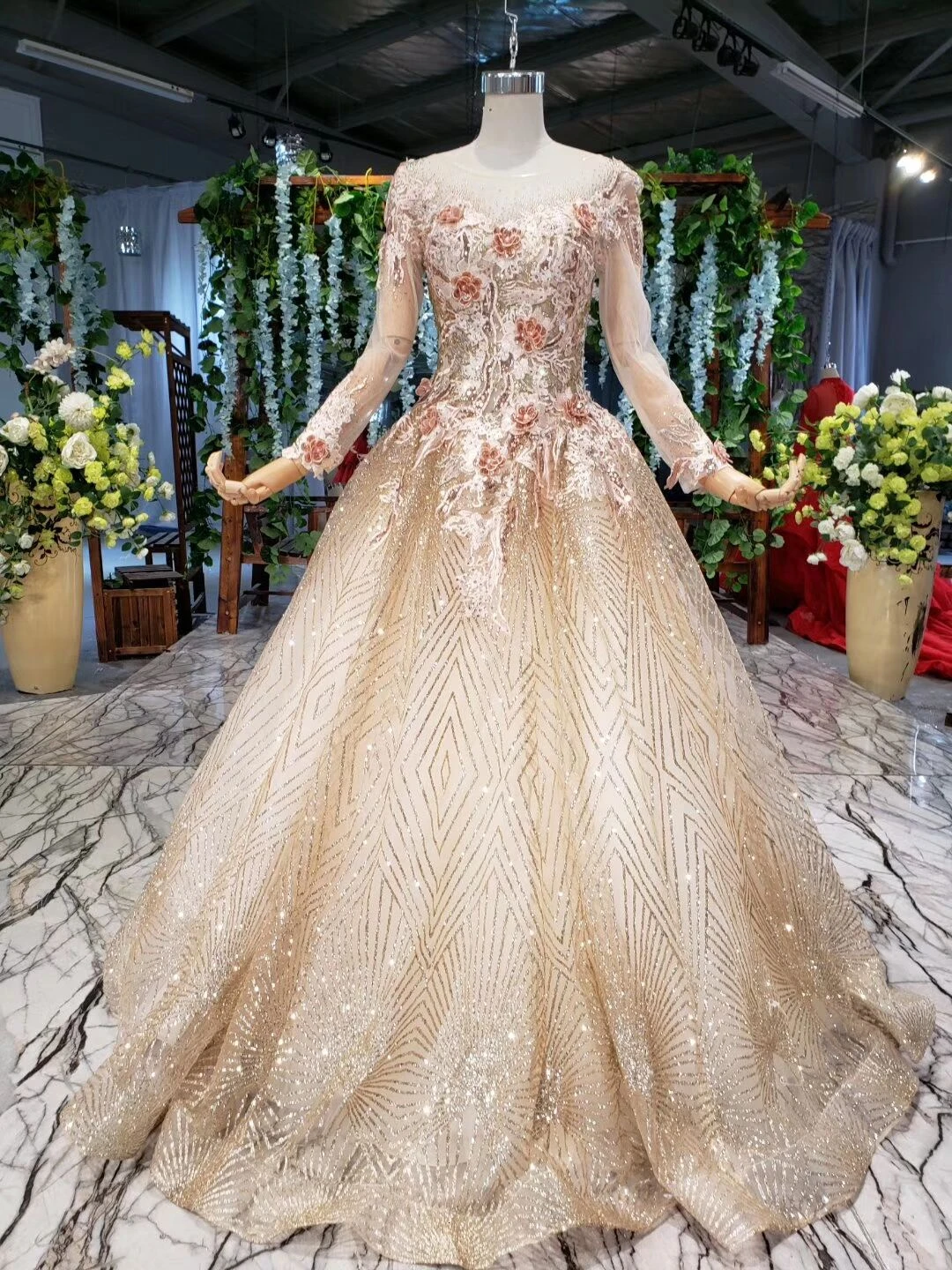 Gold Princess Wedding Dress Elegant Long Sleeve Crystal Wedding Gowns Appliqued Flowers Bride Dress Robe Princesse Mariage - Цвет: picture color