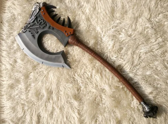 

World of Warcraft roaring tribal warrior war song clan bloody battle axe