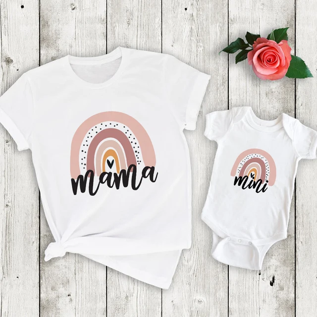 1pcs Rainbow Mommy and Me Shirt Fashion Family Matching Clothes Rainbow Mama and Mini T Shirt Cute Family Look Outfits 1