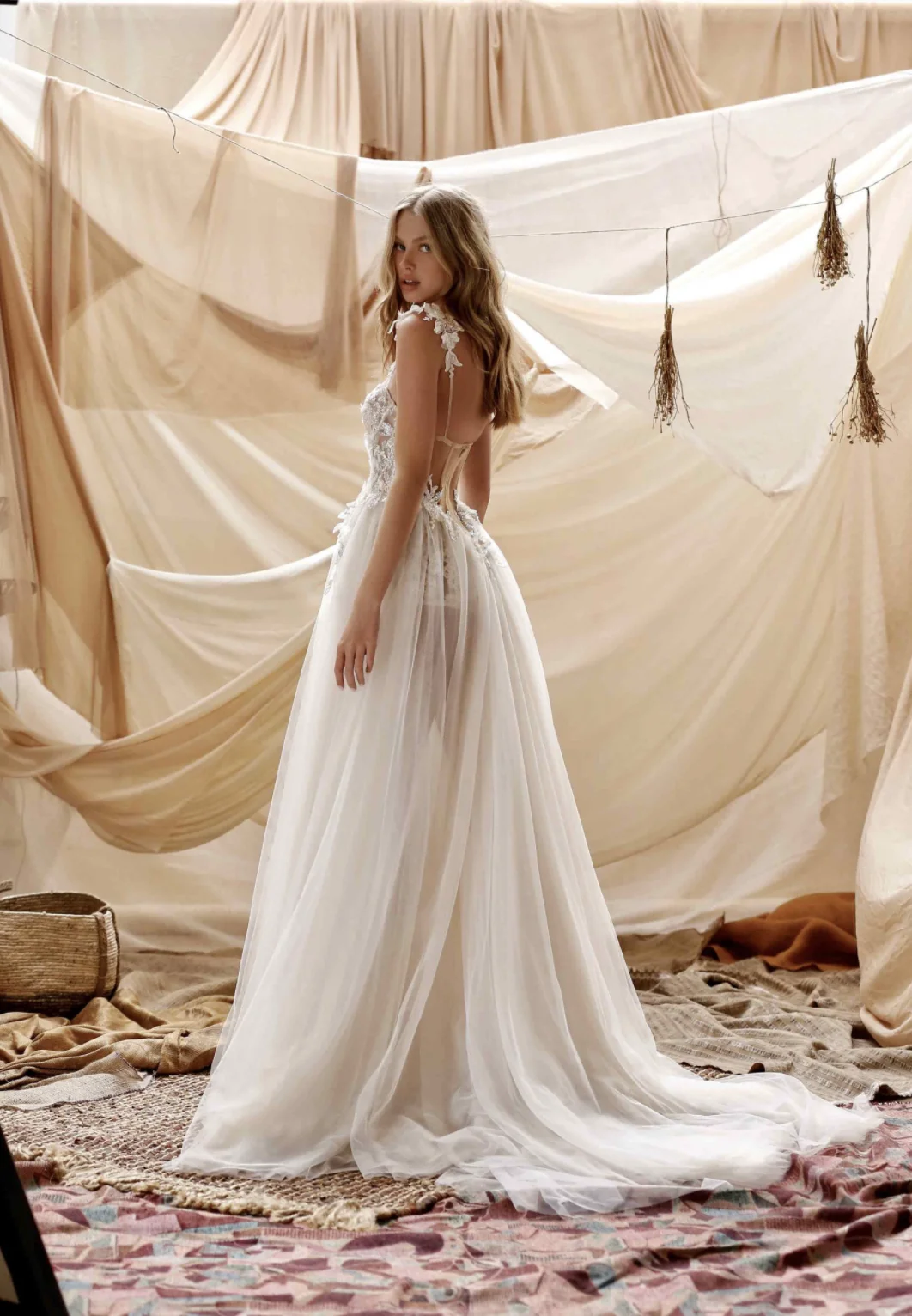 Verngo Beach Wedding Dress Sexy Spaghetti Straps Lace Applique Wedding Gowns High Side Slit Bride Dress Vestido de noiva