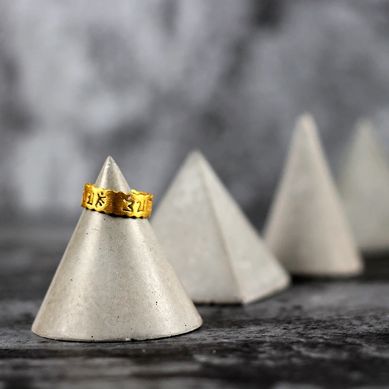 Cement Ring Holders Ornaments Mold Silicone Concrete Pyramid Shape Jewelry Display Stand Mould DIY Decoration Tool