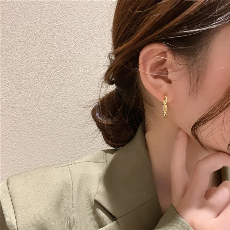 패션 성명 귀걸이 2021 새로운 기하학 매트 골드 귀걸이 매달려 매달려 귀걸이 드롭 귀걸이 현대 보석 