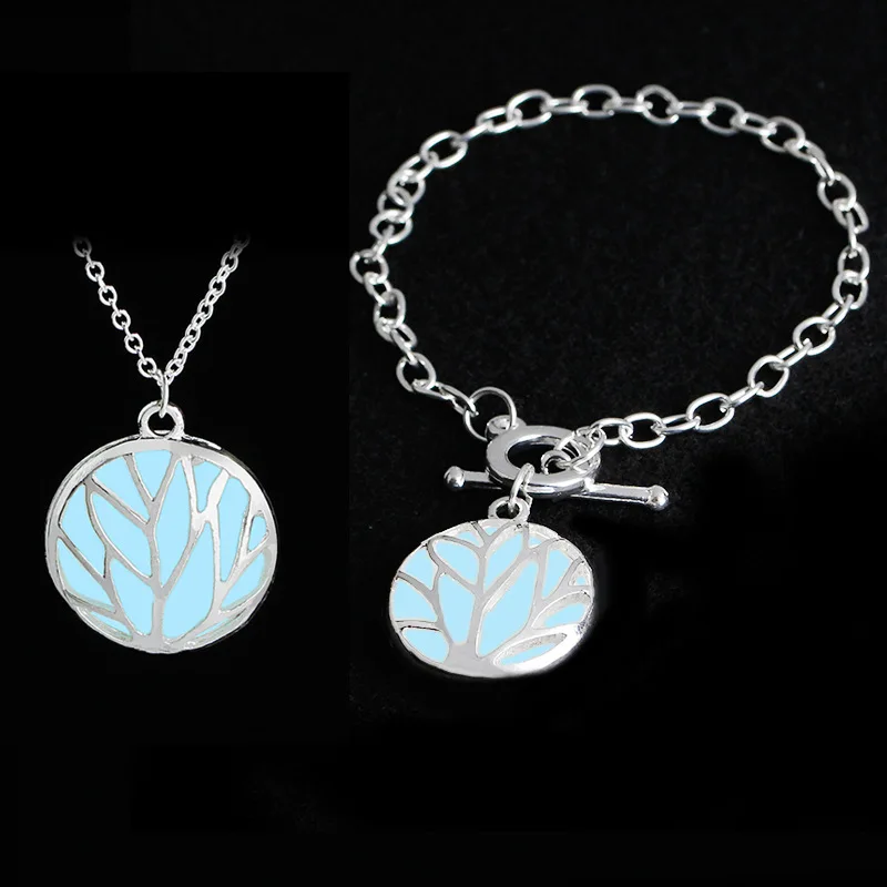 

Glowing in Dark Jewelry Hollow out Night Light Versatile Cute Necklace Bracelets Two-color Selectable