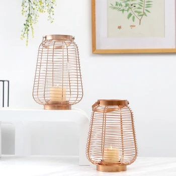 

Nordic Luxury Iron Golden Candle Holdr Retro Wind Lamp Metal Lanterns Wedding Hanging Bar Creative Table Decorations Home L