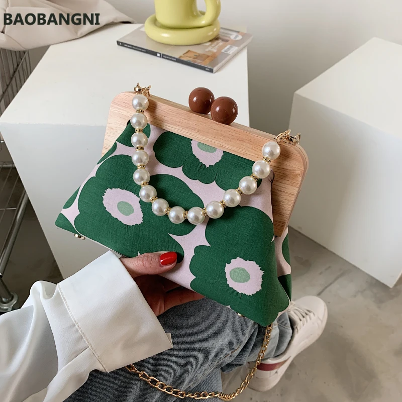 

Fashion Magnet Hasp Chain Shoulder Crossbody Bags for Women Fashion Female Flower Print Pearl Handbags and Purses