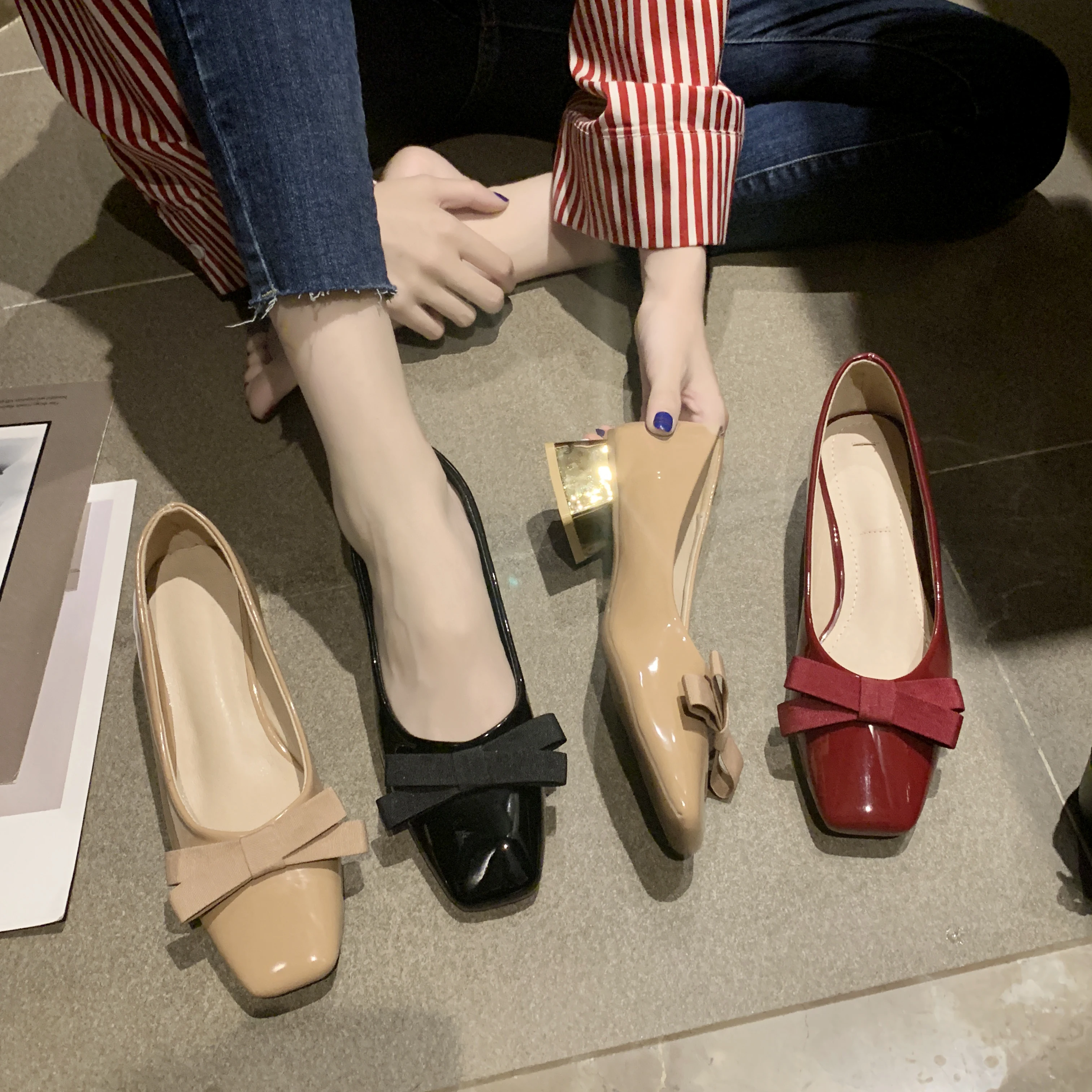 Пикантная красная женская обувь на низком каблуке; элегантная балетная ...