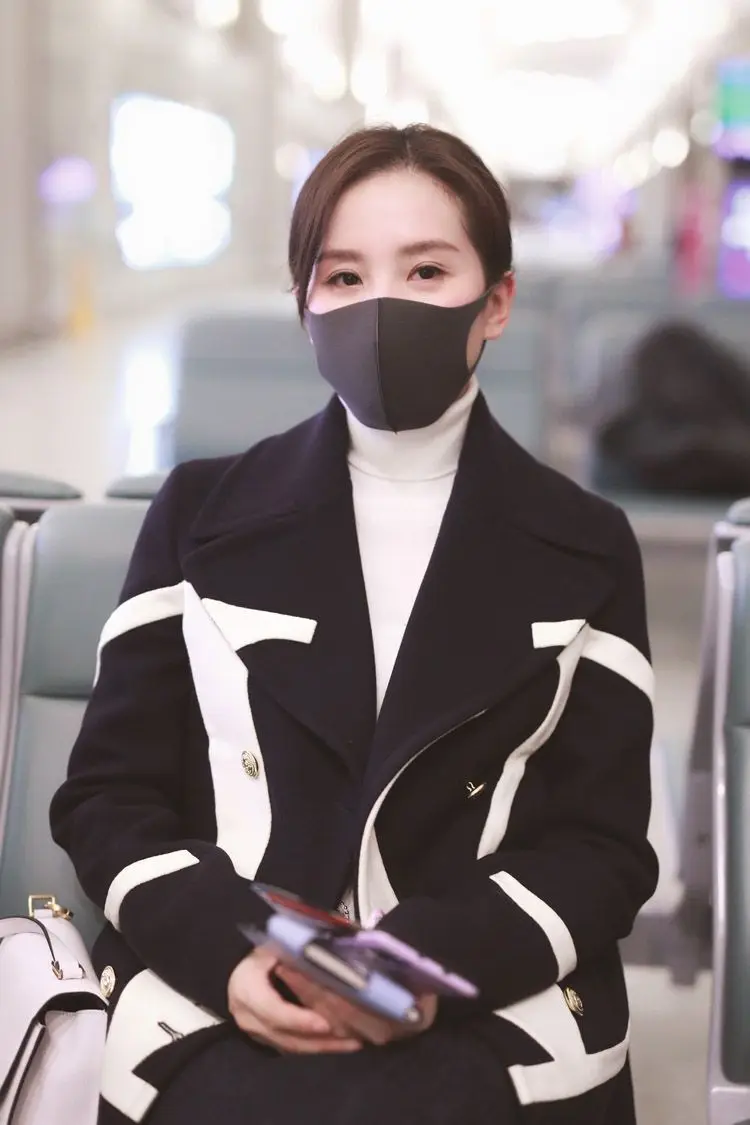 

Dark Blue Stitched White Double-sleeve Large Lapel Temperament Jacket 2019 Patchwork Turn-down Collar Women Jackets Coat