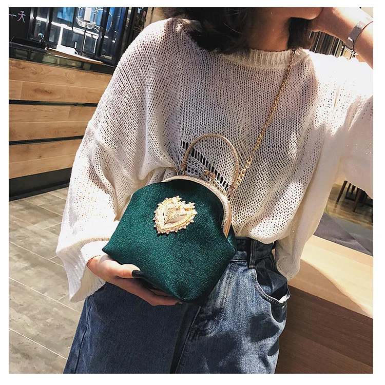 

Fall/winter new gold velvet shell small square bag metal love iron clip mouth shoulder diagonal women's bag