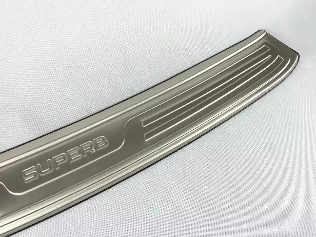 

Skoda 18 Superb Back Fender Stainless Steel