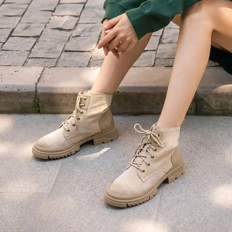 round toe desert boots