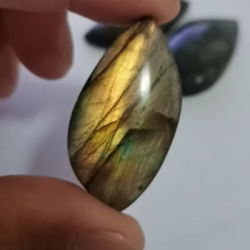 

Natural colored light pull feldspar hand carved, home decoration needs healing