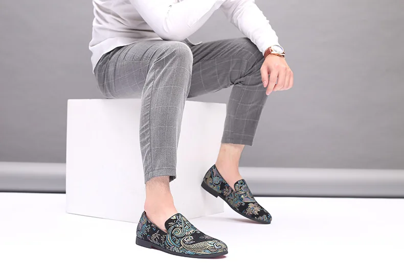 Замшевая обувь с вышивкой Мужская обувь Повседневная кожаная обувь для Для мужчин Туфли без каблуков для вождения обувь, мокасины без шнуровки; мужские лоферы; большой размер 38-48